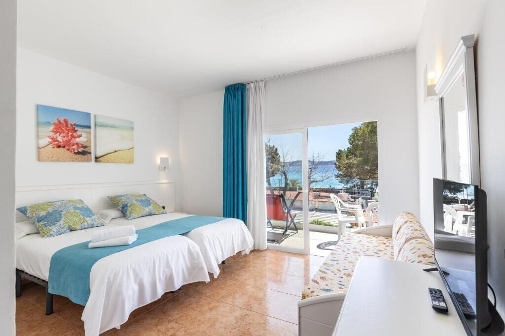 Готель Hostal Neptuno Paguera 3*