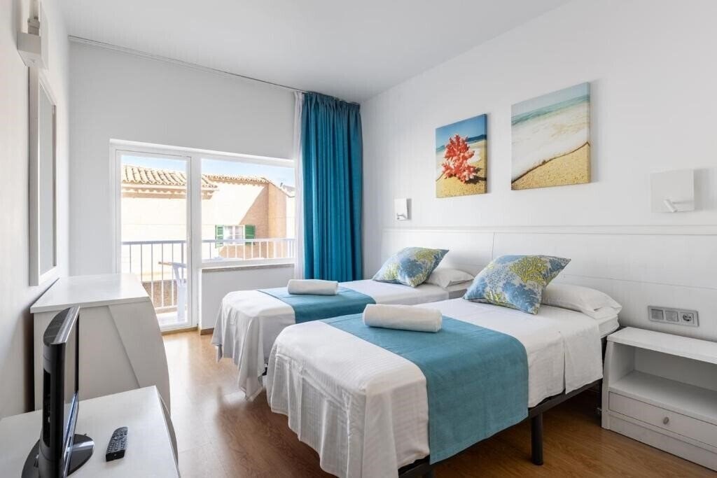 Фотографія Hostal Neptuno Paguera 3*