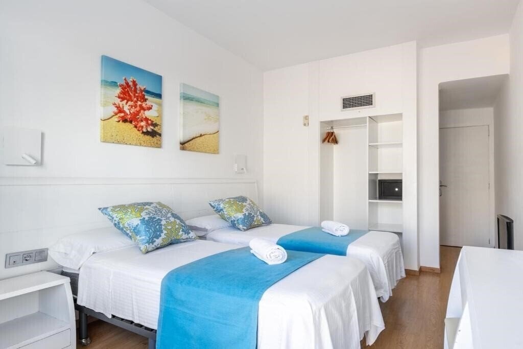 Картинка Hostal Neptuno Paguera 3*