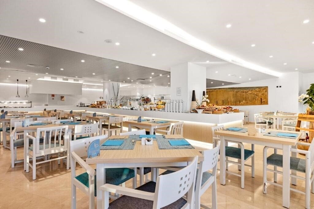 Изображение Aparthotel Fontanellas Playa 4*