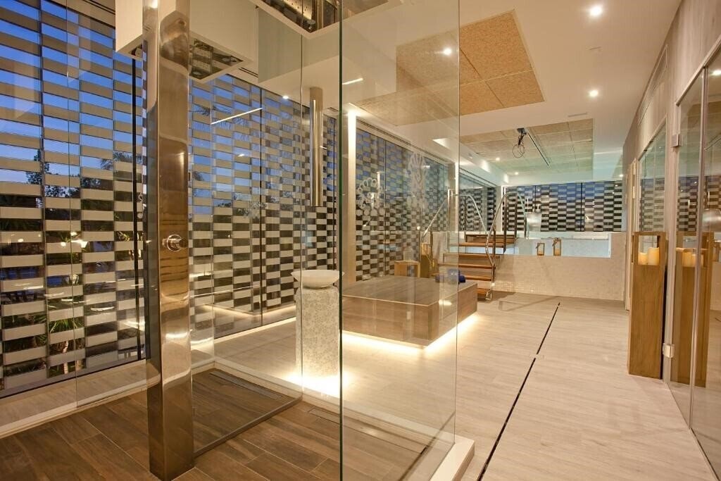 Фото Bahia de Alcudia Hotel & SPA 4*