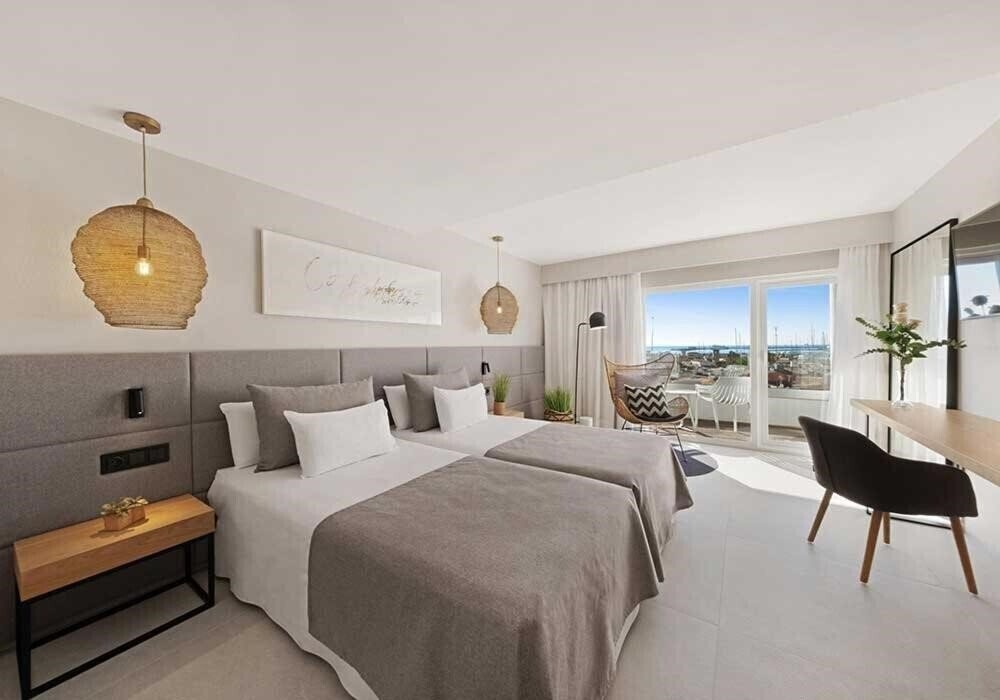 Фото Hotel Almudaina 4*