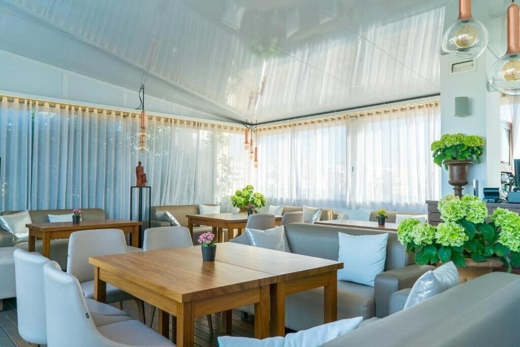 Фотографія Hotel Almudaina 4*