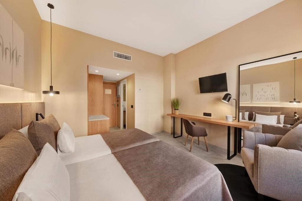 Изображение Hotel Almudaina 4*