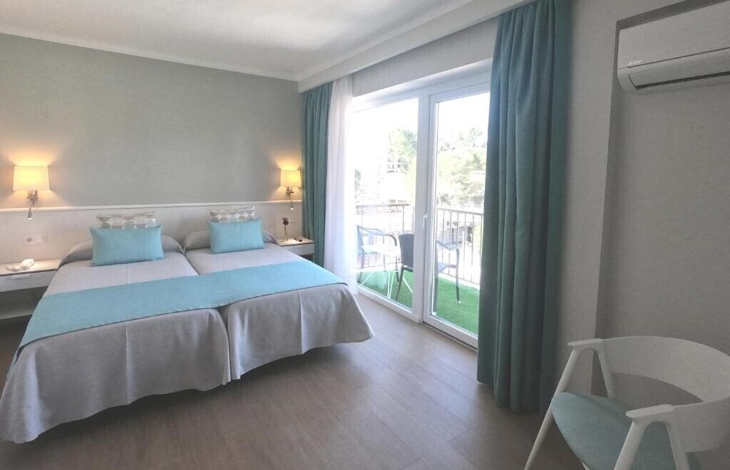 Отель Hotel Creta 3*