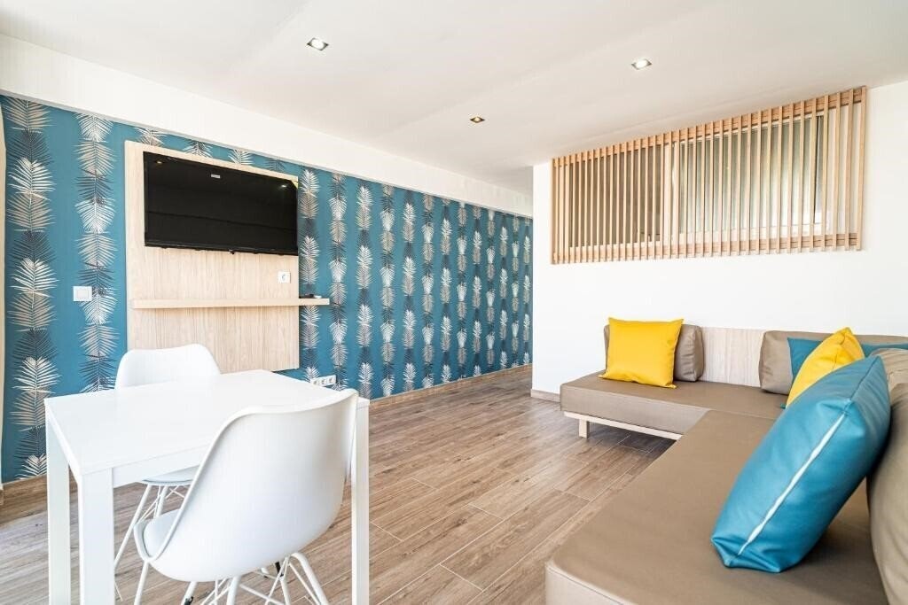 Отель Apartamentos Econotel Kensington 3*