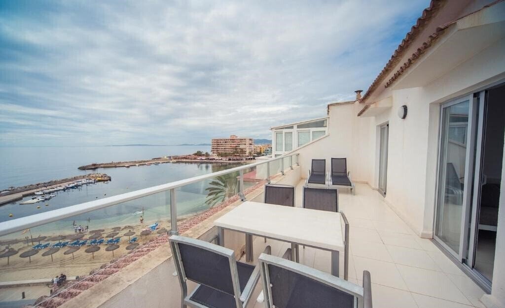 Отель Embat Apartments 2*