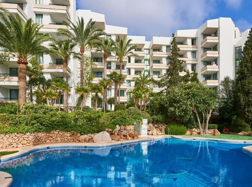 Готель Apartamentos Globales Nova 3*