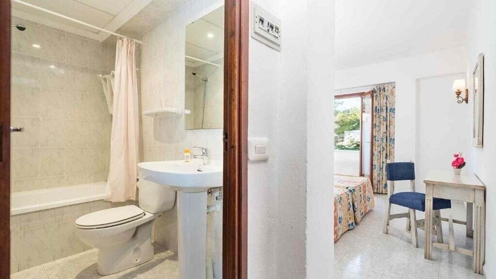 Фотография Hostal San Francisco (Cala d’Or) 1*