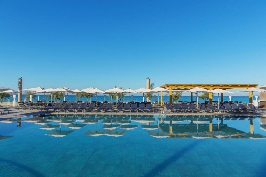Фотографія Aparthotel Fontanellas Playa 4*