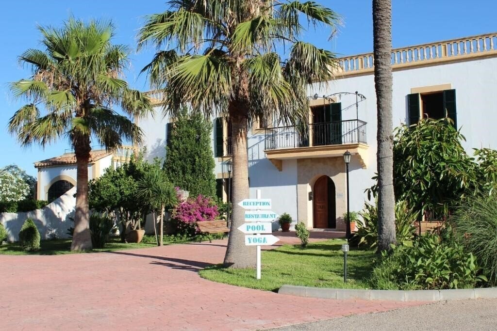Отель Son Manera Retreat Finca 4*