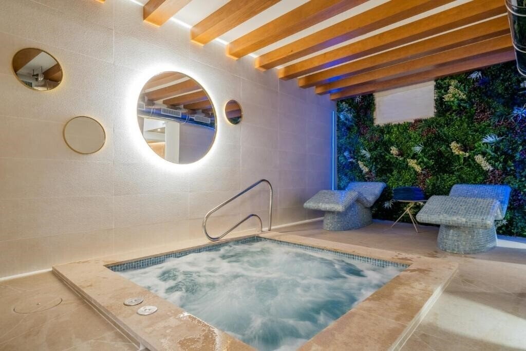 Отель Urban Santa Clara 4*