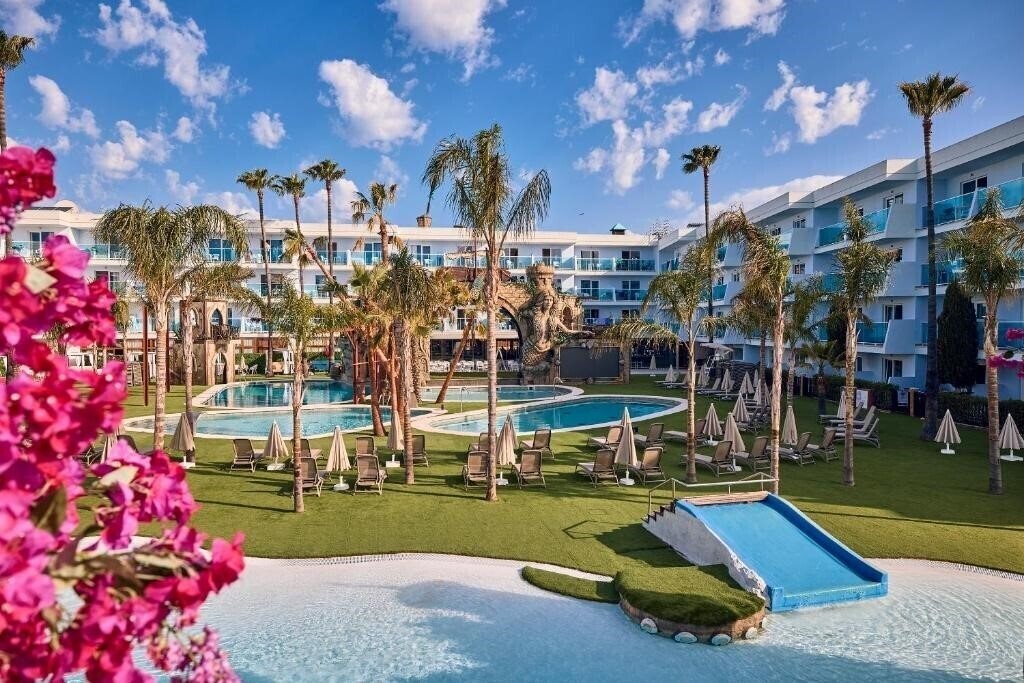 Фото Apartamentos Pirates Village 3*