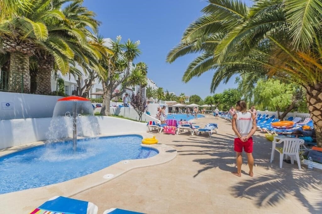 Готель Apartamentos Holiday Center 2*