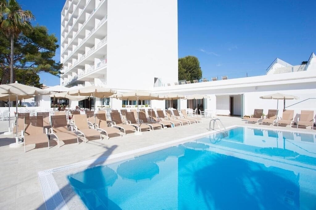 Отель Grupotel Farrutx 3*