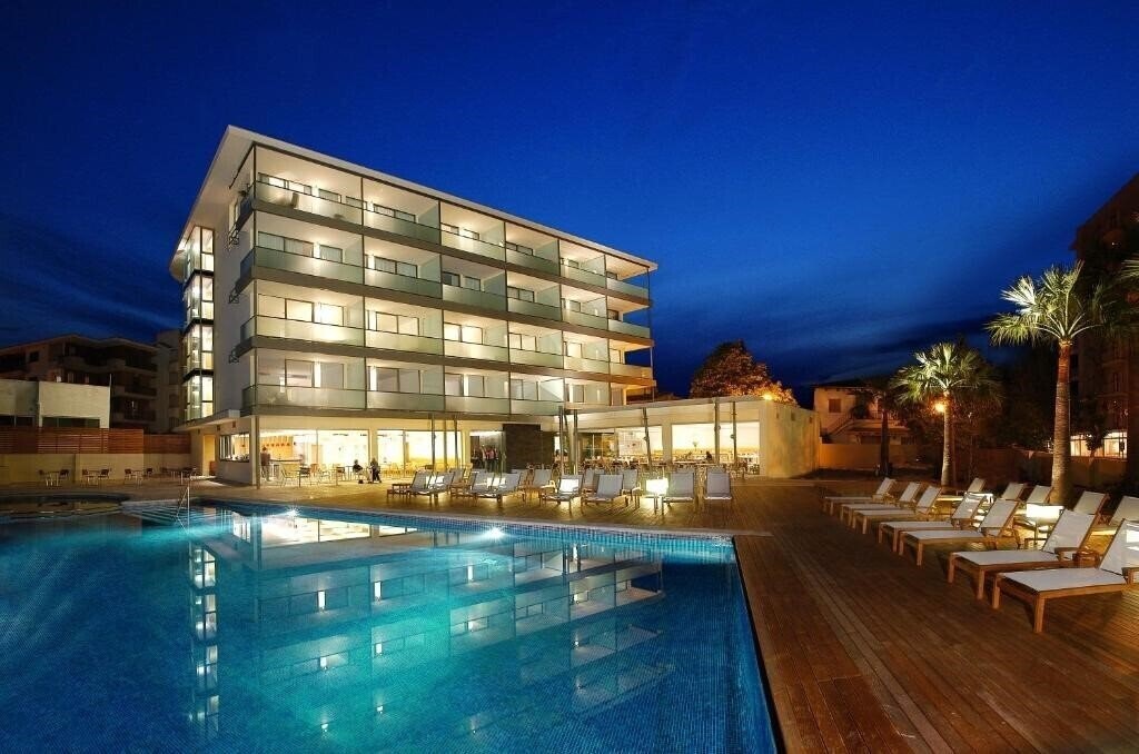 Отель Aimia Hotel 4*