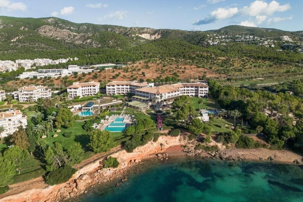 Фотографія The St. Regis Mardavall 5*