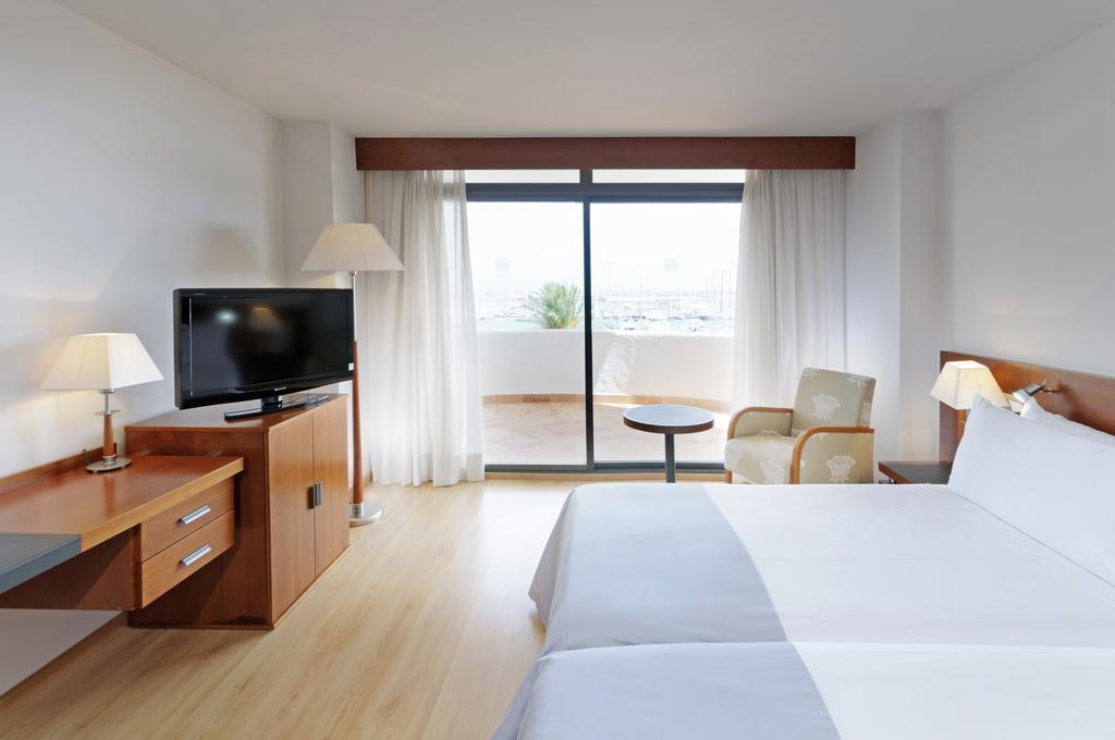 Фотографія Tryp Bellver 4*