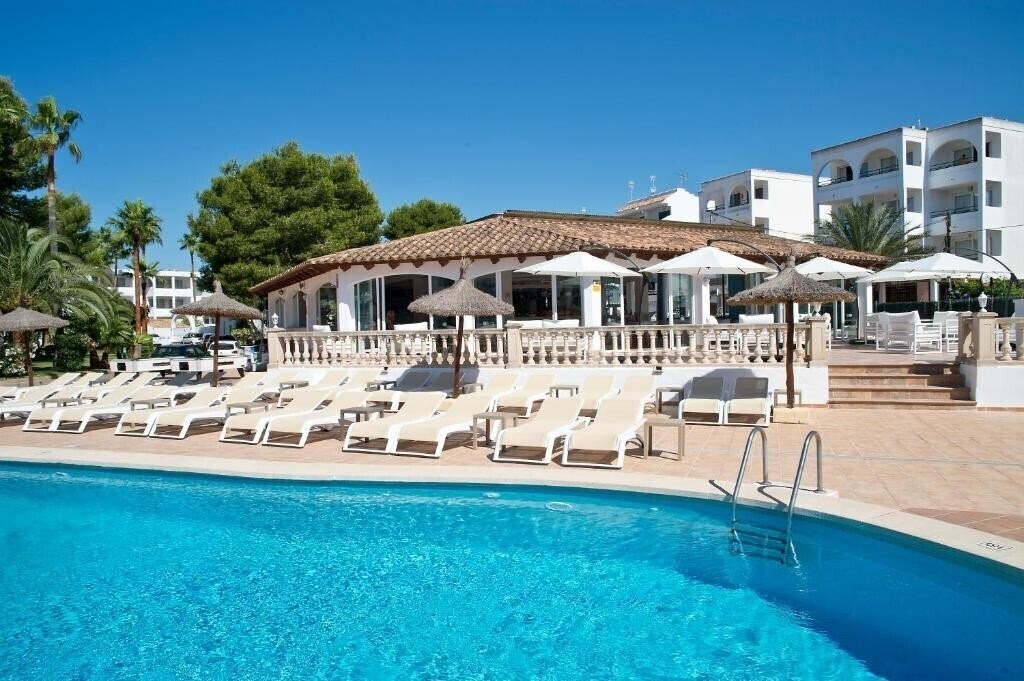 Отель Aparthotel Pierre & Vacances Mallorca Cecilia 3*