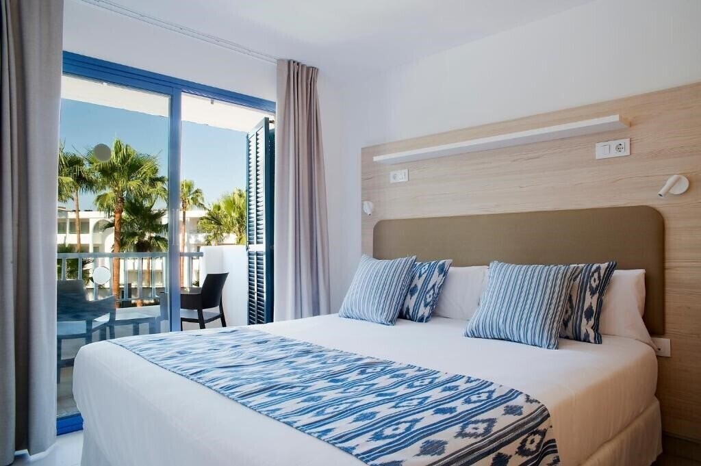 Фото Aparthotel Pierre & Vacances Mallorca Cecilia 3*