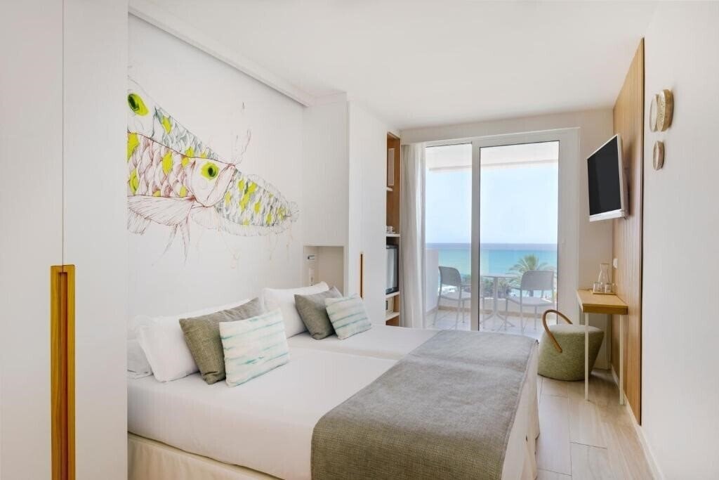 Фото Iberostar Waves Bahia de Palma 4*
