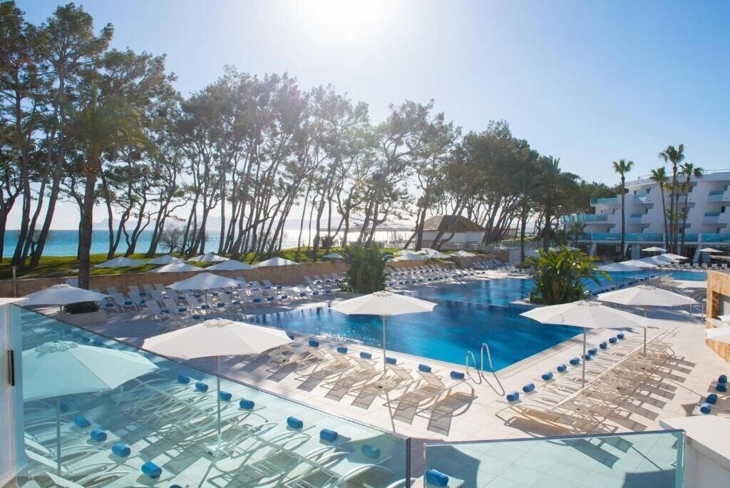 Отель Iberostar Waves Playa de Muro 4*