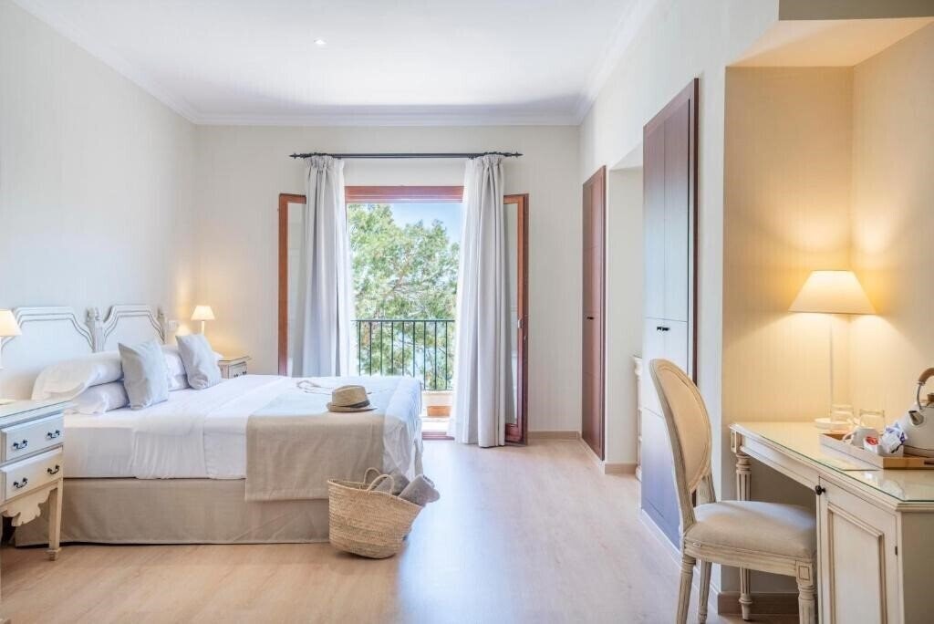Фото Cala Fornells 4*