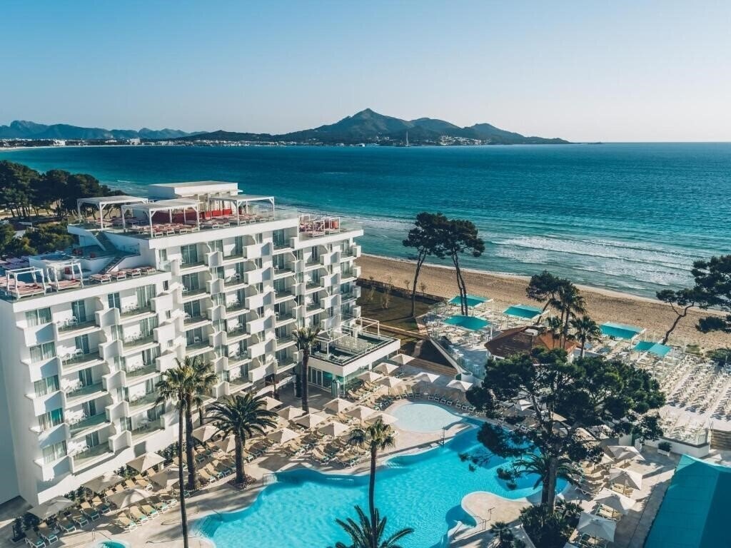 Отель Iberostar Waves Alcudia Park 4*