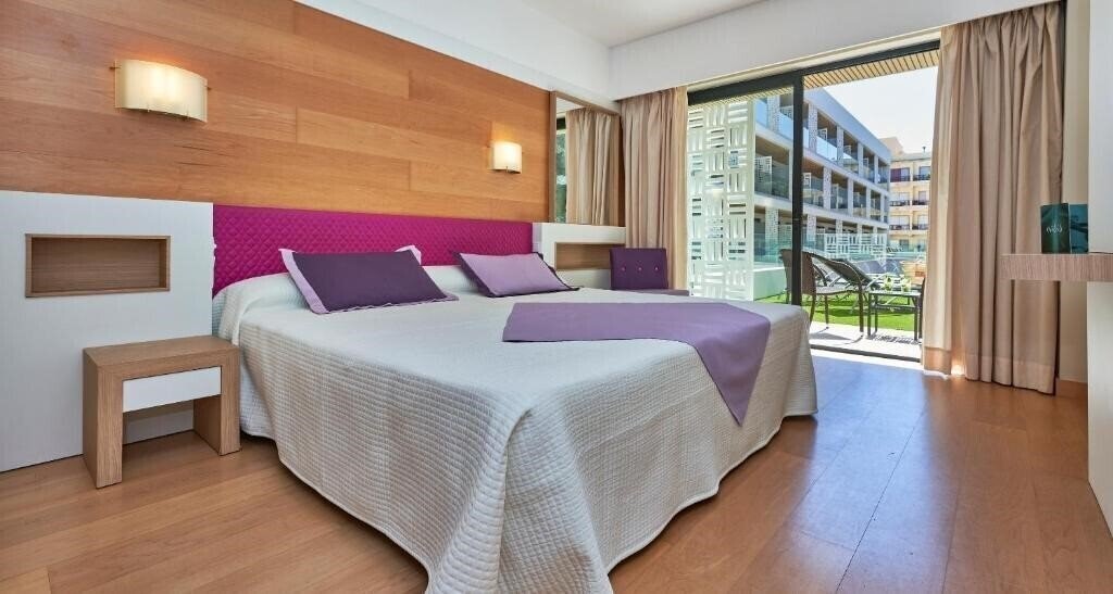 Фото Hotel & SPA S'Entrador Playa 4*