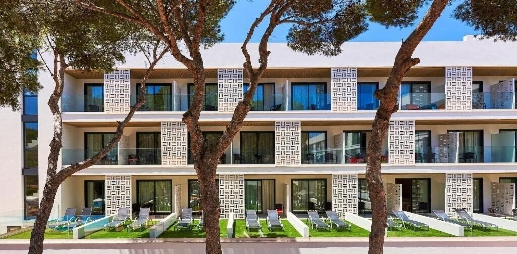 Картинка Hotel & SPA S'Entrador Playa 4*