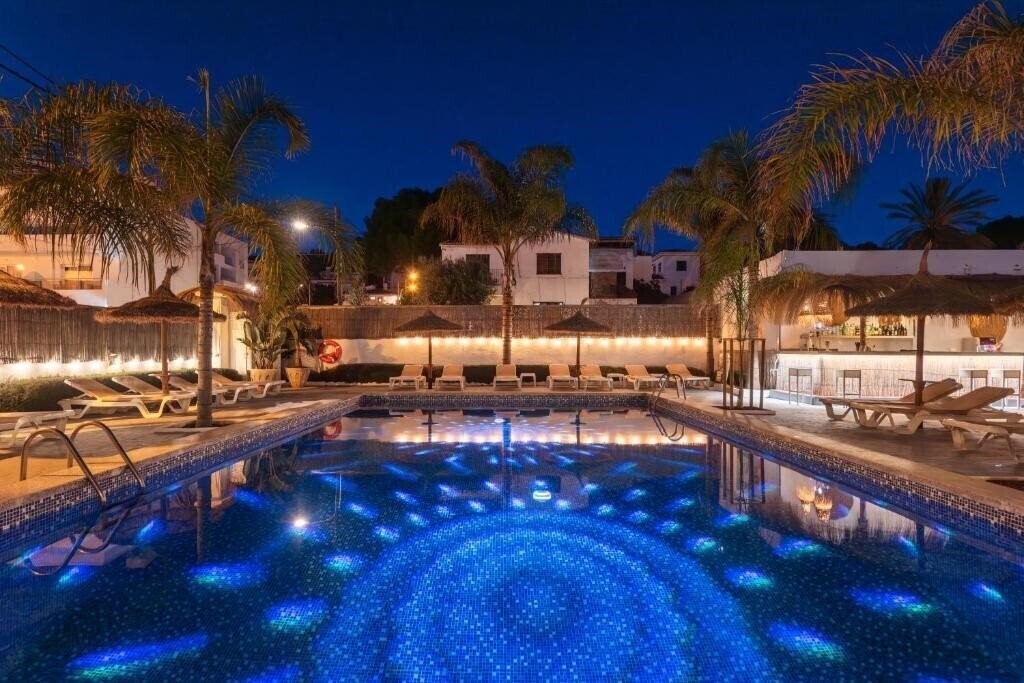 Готель Chevy Hotel & Suites 3*
