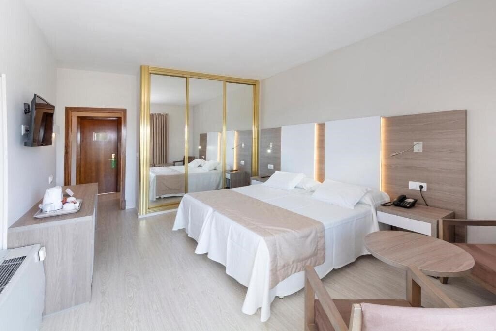 Фотография Mar Hotels Paguera & SPA 4*