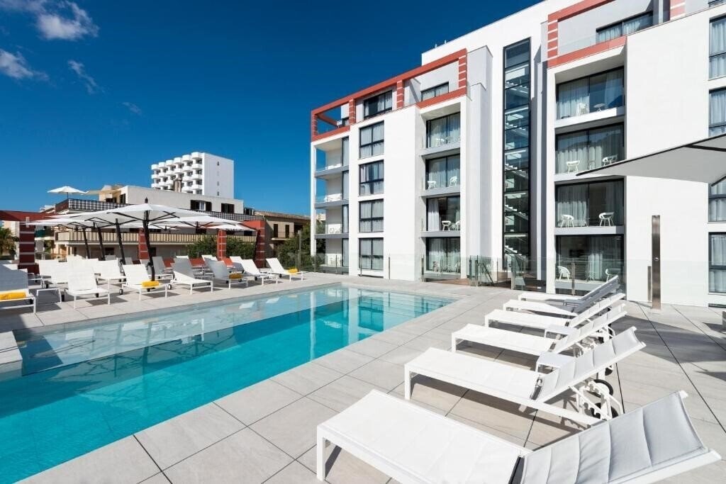 Отель Kyrat Amarac Suites 4*