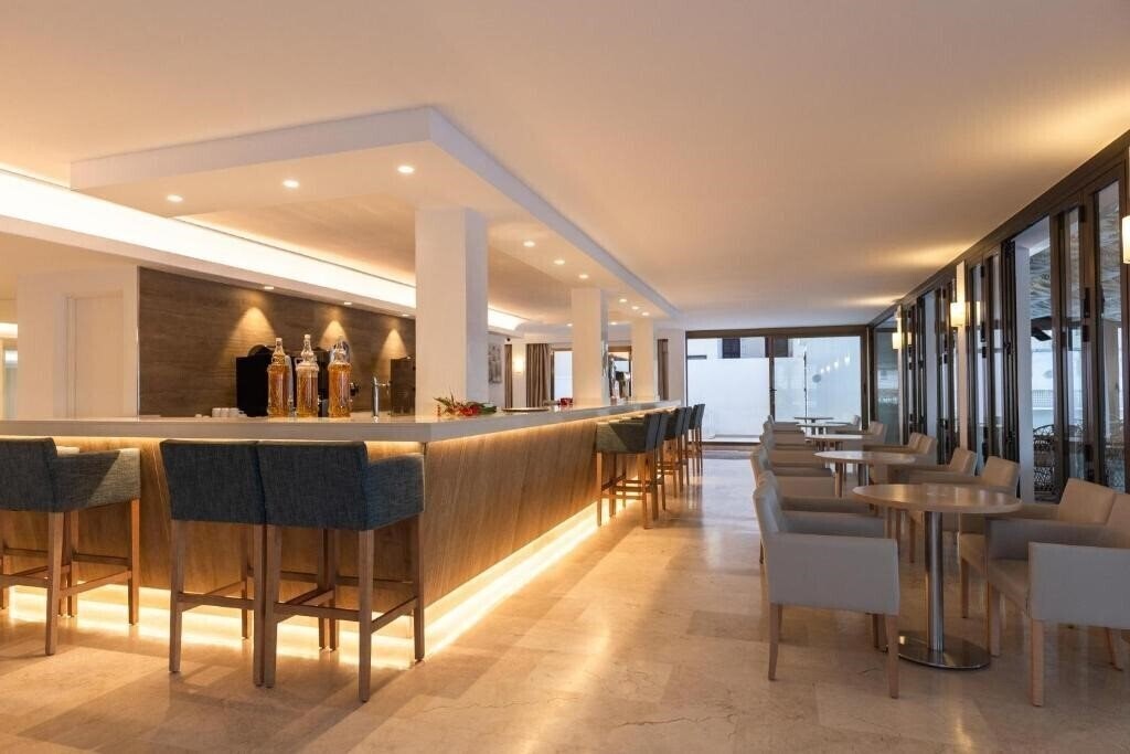 Фото R2 Veronica Beach Hotel 3*
