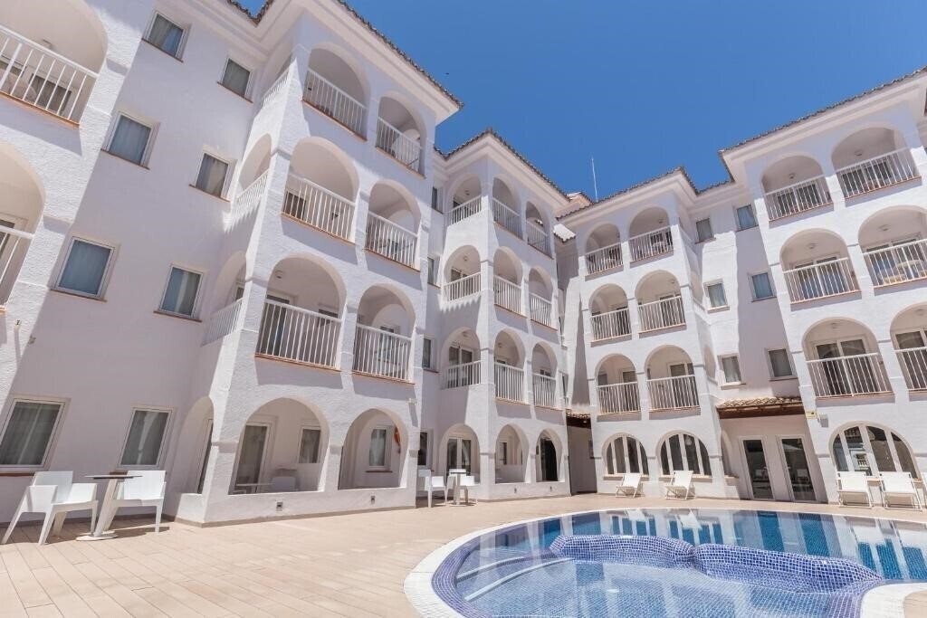 Готель R2 Bahia Cala Ratjada Design 4*