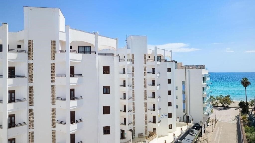 Готель R2 Cala Millor 3*
