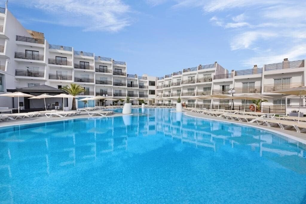 Готель Trh Palmanova Suites 4*