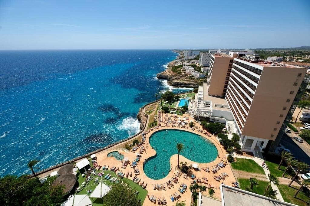 Отель Alua Calas de Mallorca Resort 4*