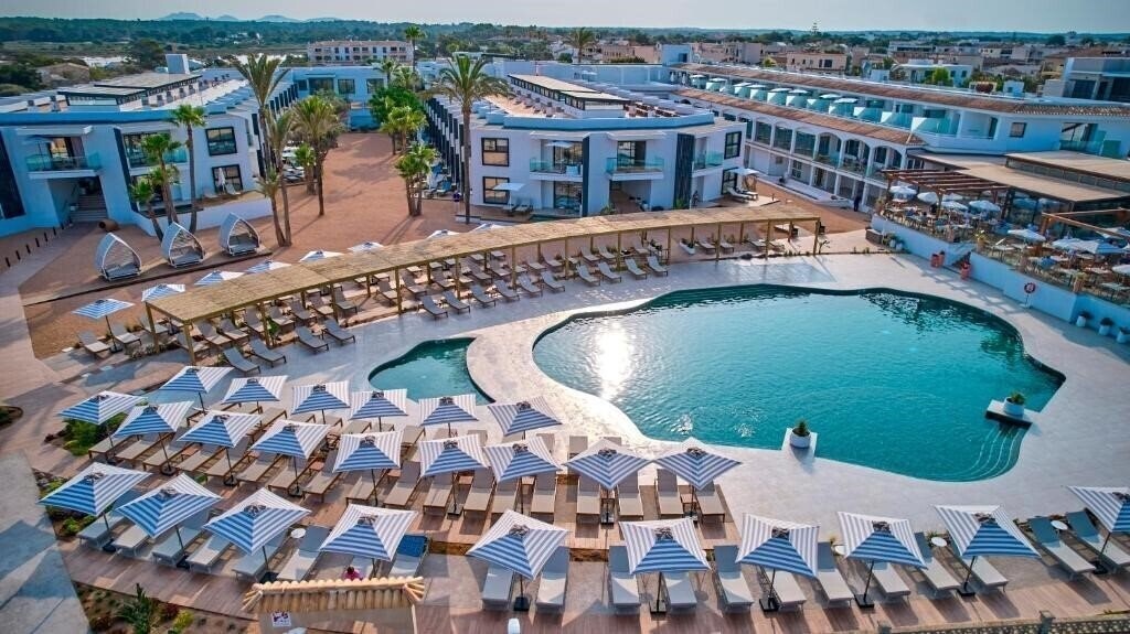 Отель Universal Grand Leon & SPA 5*