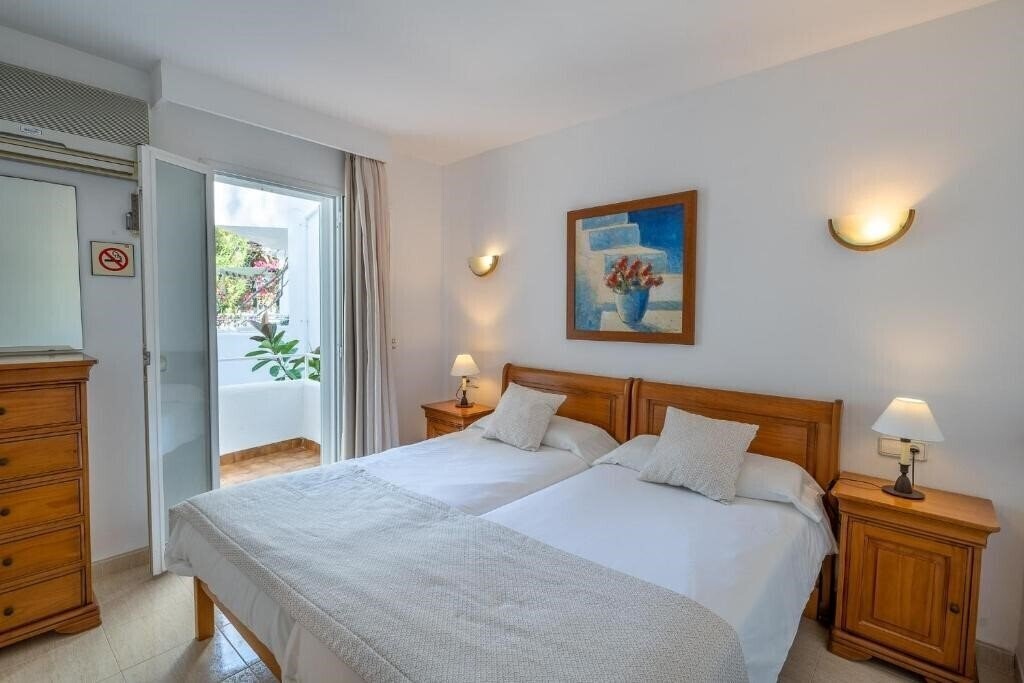 Фото Appartements Los Tilos 3*