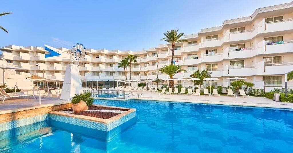 Отель Globales Cala Bona Suites 4*