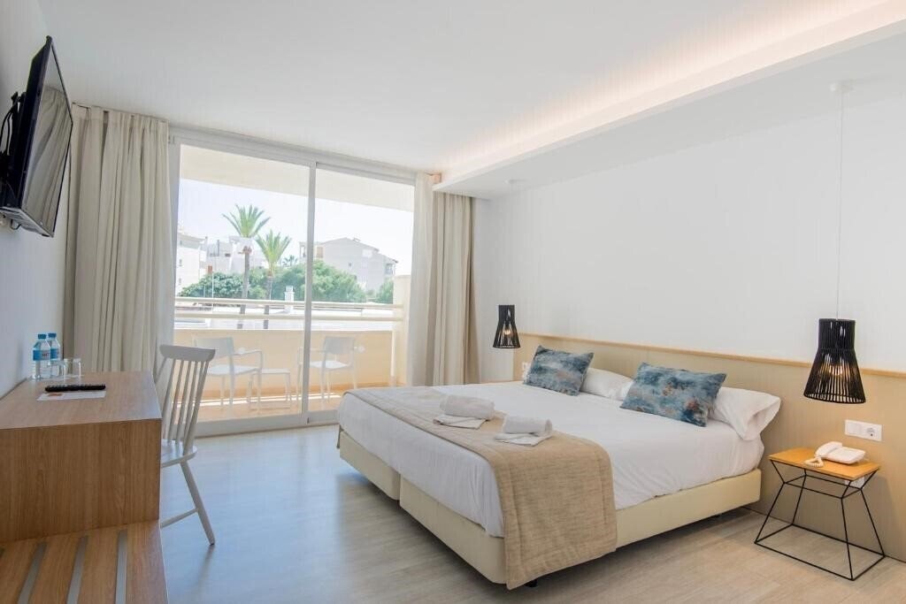 Фото Globales Cala Bona Suites 4*