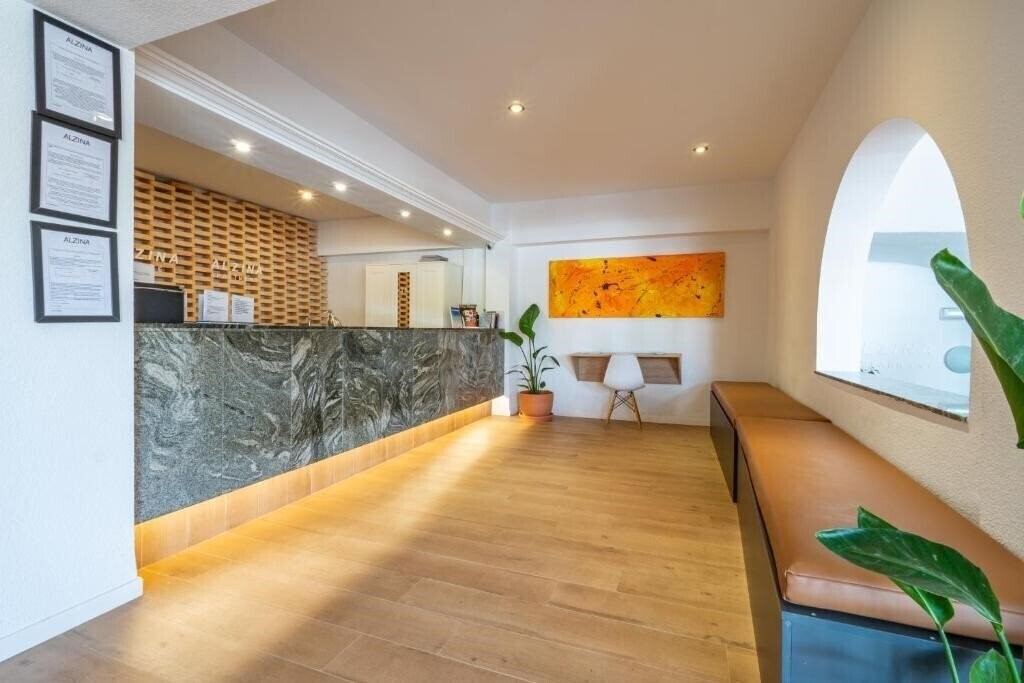 Фотографія Hostal Alcina 1*