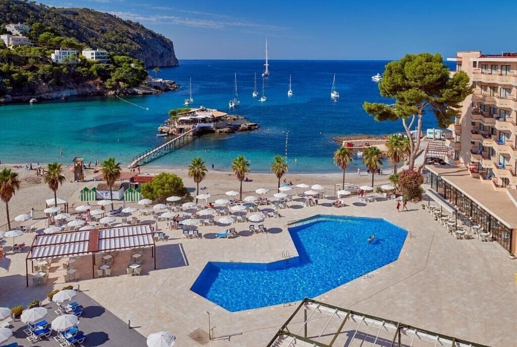 Готель Grupotel Playa Camp de Mar 4*