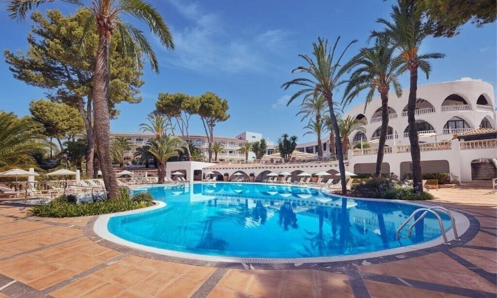 Отель Hilton Mallorca Galatzo (ex. Hilton Hotel Galatzo, Maritim Galatzo, Luabay Galatzo Hotel, Bluebay Galatzo) 5*