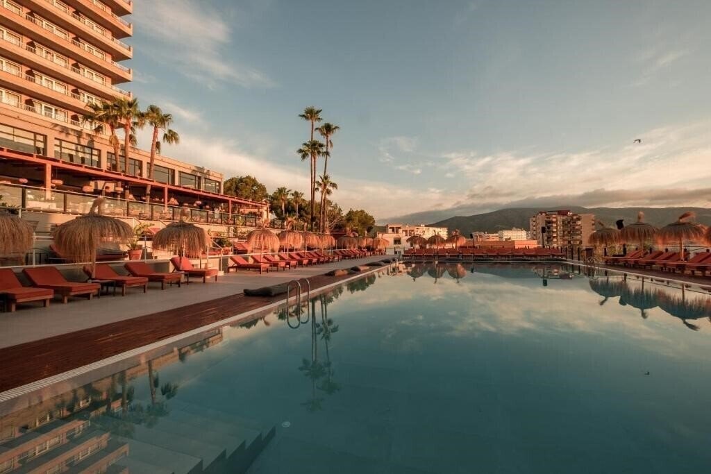 Готель Caramelo Calvia Beach 3*