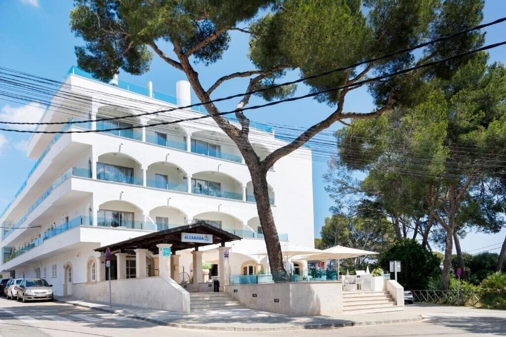 Отель Alcanada Golf Hotel 4*