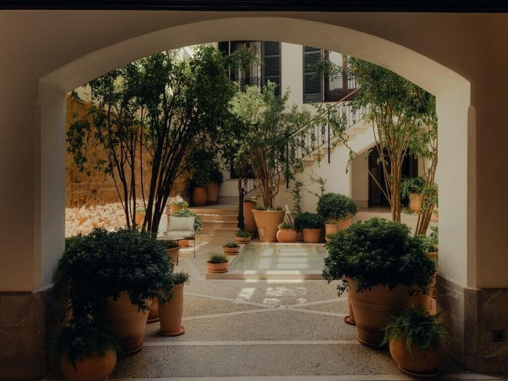 Готель Portella 5*