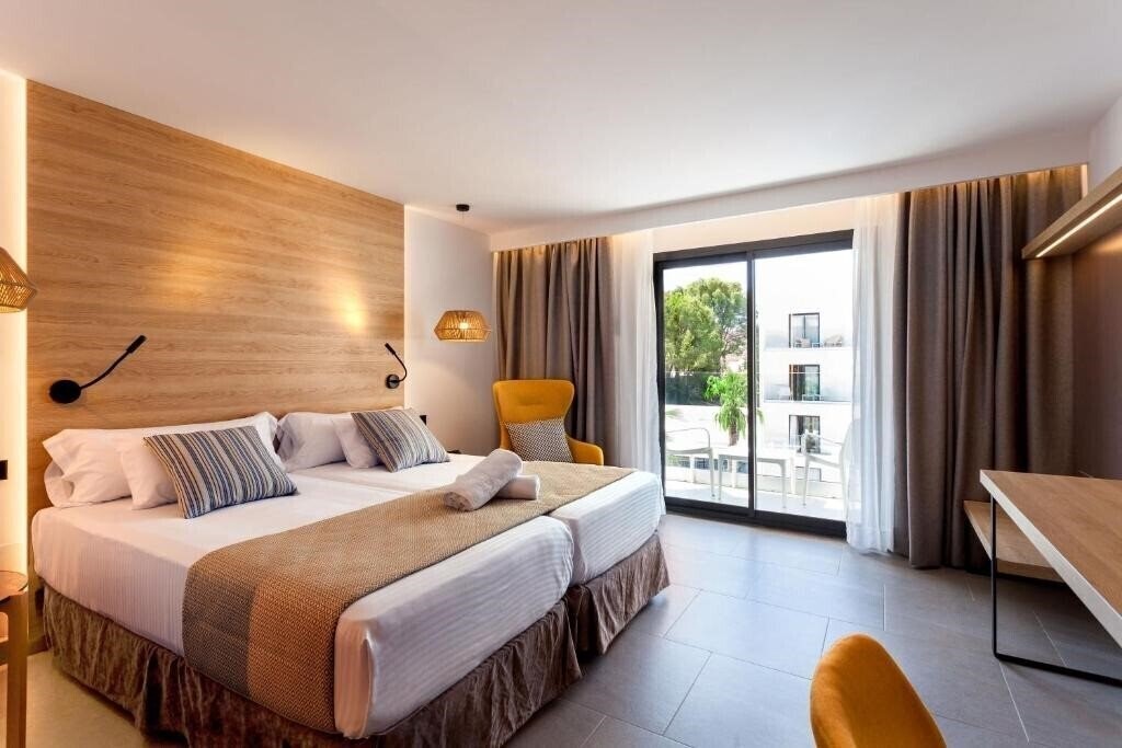 Фото Morlans Suites 4*