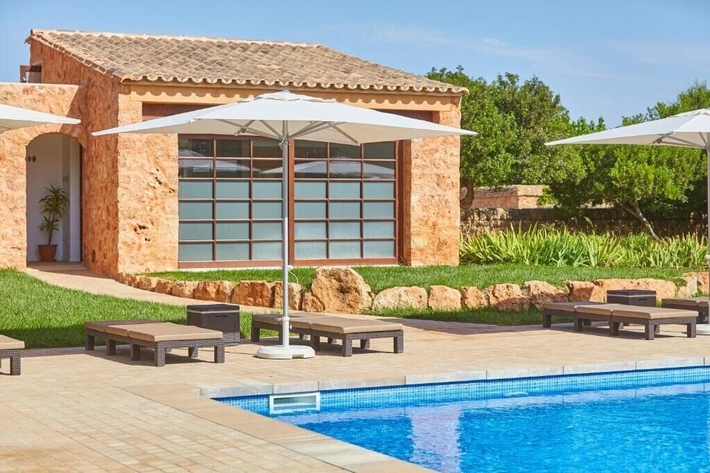 Картинка Bennoc Petit Hotel 4*